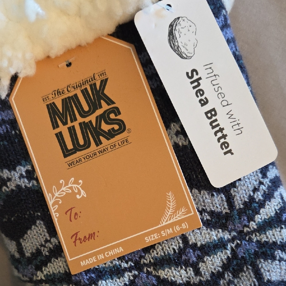 NWT Navy and White Knit Gift Slipper Socks - Picture 3 of 6